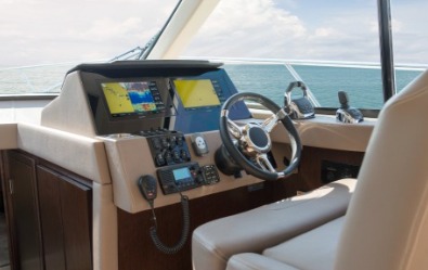 Regal 42 Fly, helm