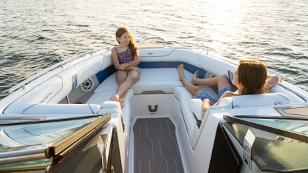regal ls9 new boat for sale - clipper marine uk image 12