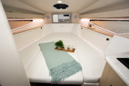 regal 28 express new boat for slae - clipper marine uk image 10