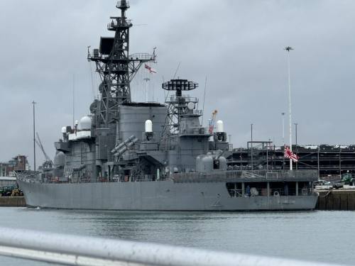 JS Shimakaze visits Southampton docks