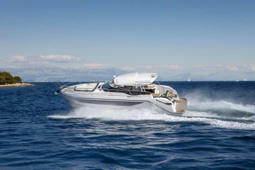 The BAVARIA SR33 is now also available as an OPEN TOP version