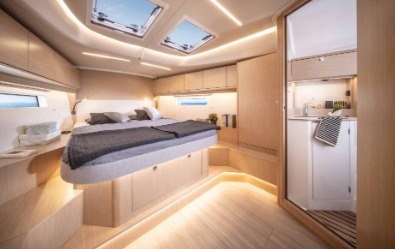 Bavaria C46, below deck