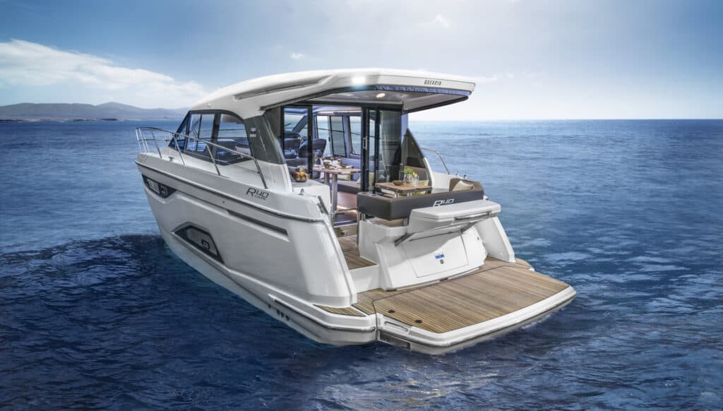 Picture 2 Take a look at the Bavaria R40
