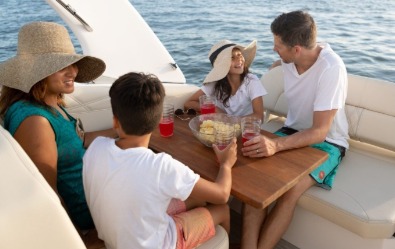 Regal26 XO, seating